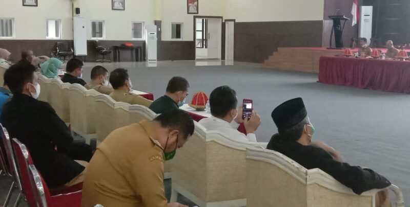 DINSOSP2KBP3A Wajo Gelar Rakor Pengembangan Kabupaten Layak Anak di ruang pola kantor buapti wajo Selasa, 7 Maret 2021.--Hamzah--