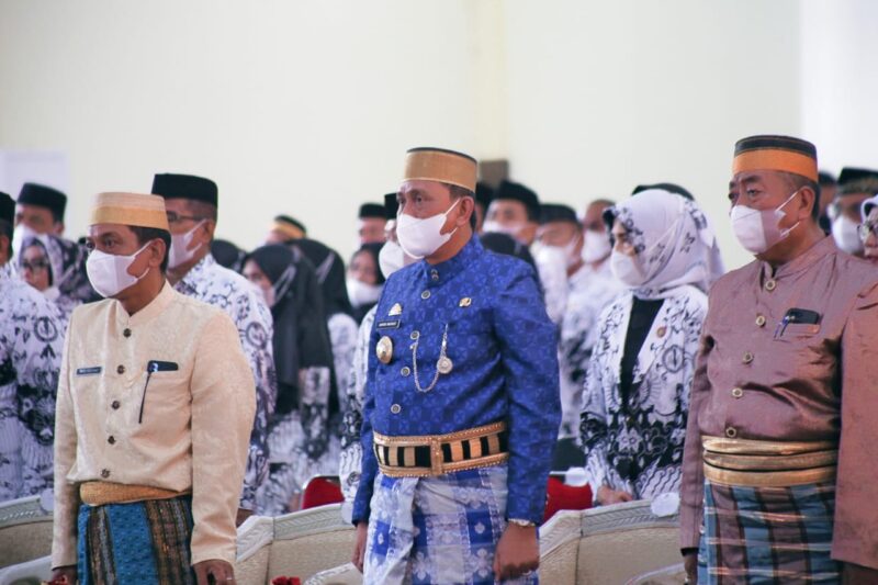 Bupati Wajo H. Amran Mahmud didampingi Kadis Kadis Pendidikan Faisal menghadiri peringatan HUT PGRI ke 76 tingkat kabupaten Wajo di ruang pola kantor bupati.--ullah--