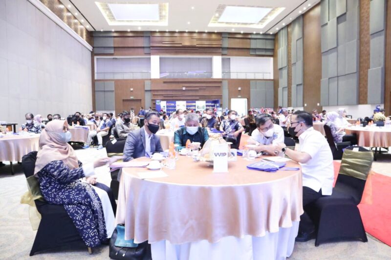 Bupati Pinrang dan para investor serta pelaku UMKM  dalam acara Pinrang Investment Forum ( PIF)