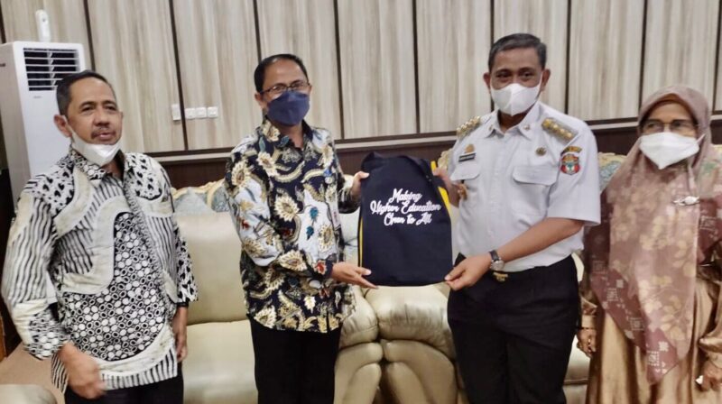 Direktur Univ Terbuka Makassar Hasanuddin Silaturahim dengan Bupati Wajo H Amran Mahmud