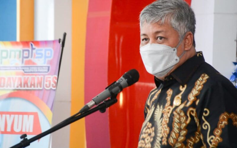 Bupati Pinrang H. Irwan Hamid memberikan sambutan pada peresmian MPP.--pinrangkab--