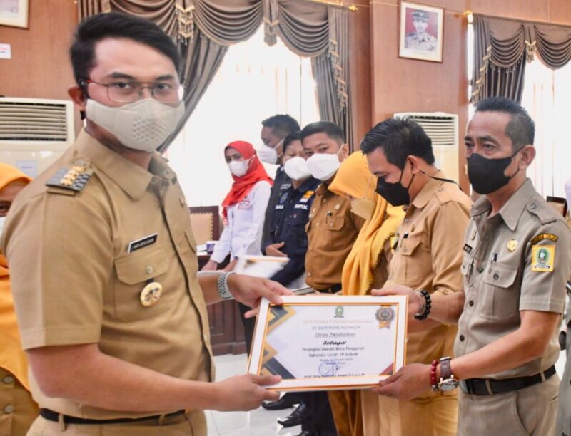 Apresiasi berupa penghargaan diberikan oleh Bupati Sinjai Andi Seto Asapa (ASA) kepada penggerak, motivator, organisasi, perangkat daerah dan pelaksana vaksinasi covid-19.
