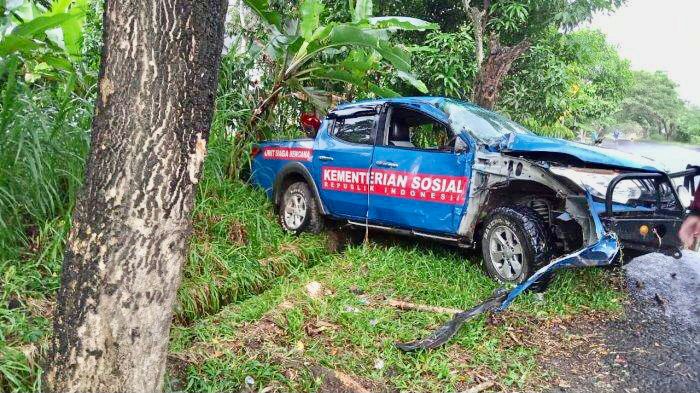 Mobil Plat B 9544 PSD Mengalami Kecalakaan Tunggal di Desa Joalanpe Sinjai Selatan Sulsel.