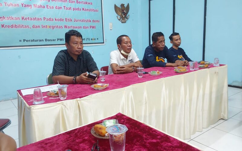 Suasana pertemuan yang berlangsung di ruang rapat PWI (footo/syakhruddin)