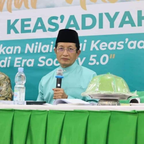 Imam Besar Masjid Istiqlal Jakarta, Prof DR KH Nasaruddin Umar menghadiri Seminar Nasional Buku Ke-As'adiyahan yang digelar oleh Pengurus Pusat Pondok Pesantren As'adiyah Sengkang secara hybrid, Ahad (09/01/2022) malam.
--Ullah--