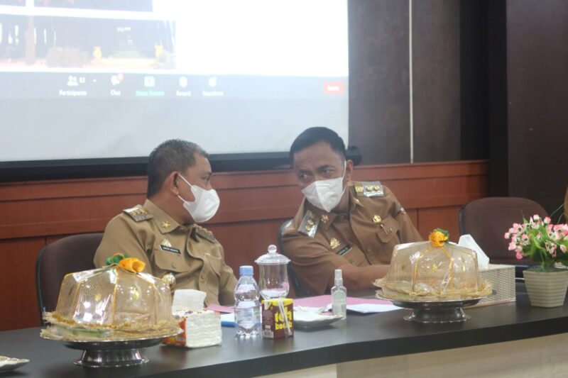 Bupati Wajo H. Amran Mahmud dan Wakil Bupati Wajo H. Amran SE saat menghadiri Musrenbang RKPD Tahun 2023  di Aula Badan Perencanaan Pembangunan, Penelitian dan Pengembangan Daerah (Bappelitbangda) Kabupaten Wajo, Selasa (15/2/2022).