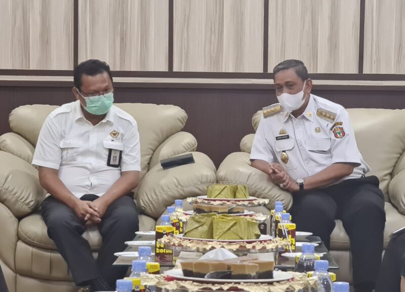 Bupati Wajo H. Amran Mahmud  menerima secara resmi kunjungan kerja supervisi dan silaturahmi Kepala BPK RI Perwakilan Sulsel, Paula Henry Simatupang, bersama rombongan di Kabupaten Wajo yang digelar di Ruang Pola Kantor Bupati Wajo, Rabu (23/2/2022).