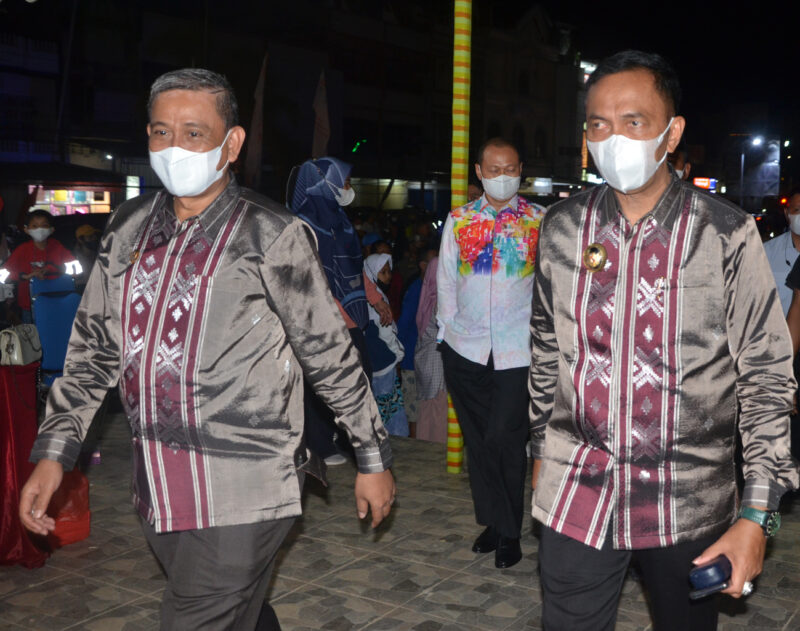 Bupati Wajo H. Amran Mahmud dan Wakil Buoati Wajo H. Amran SE (Duo Amran).--hamzah--