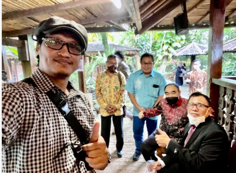 Foto bersama Pak Margono di Restoran Bupe, BSD, bersama Andre Blek, Ketua Umum SMSI Firdaus, Sekjen SMSI, Mohamad Nasir, pada 9 Januari 2021.