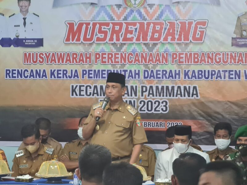 Bupati Wajo H. Amran Mahmud memberikan sambutan dan arahan pada Musrenbang Rencana Kerja Pemerintah Daerah (RKPD) 2023 di Kecamatan Pammana Tahun Anggaran 2022, Selasa (22/2/2022).--Ulah--