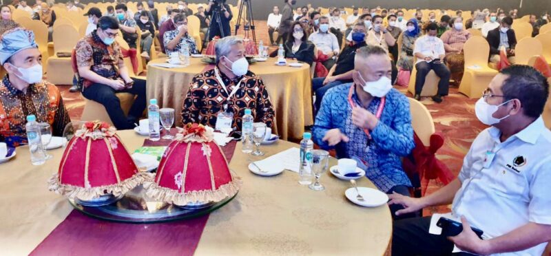 Opening Cereminy Komvensi dan Seminar Hari Pers Nasional Oleh Bapak Ketum PWI Atal Sembiring Dapari (dua dari kanan) dan Ketua Dewan Pers Muhammad Nuh (dua dari kiri)  Ketua PWI Wajo H.Rukman Nawawi (kanan)