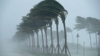 Angin kencang yang pernah melanda Indonesia (foto : Tempo/dok)