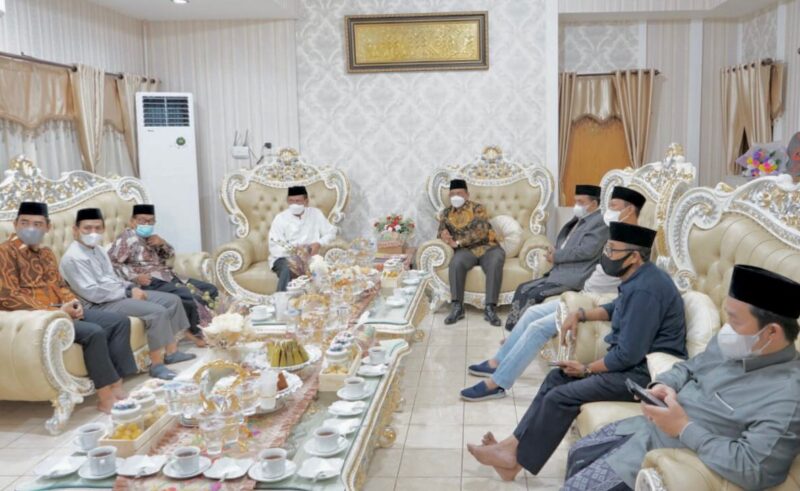 Di Rumah Jabatan Bupati Wajo H Amran Mahmud Meminpin Pertemuan di hadiri pimpinan Forkopimda maupun pimpinan ormas Islam,  dikesepakati bersama Prof  Syamsul Bahri Tabligh Akbar pada HJW. Ke 623.
Jumat 25 Maret 2022 malam.