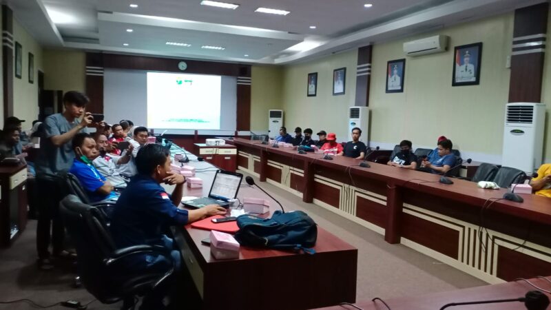Panitia Pelaksana (Panpel) Kejuaraan Bulutangkis Bupati Wajo Cup 2022 menggelar manager meeting, Senin 14 Maret 2022, di Ruang Rapat Pimpinan Kantor Bupati Wajo, Jalan Rusa Sengkang.
