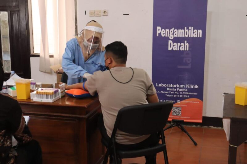 Personil polres melaksanakan pemeriksaan kesehatan menyeluruh