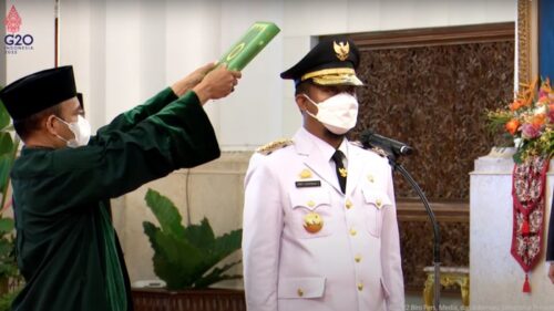Foto: Pelantikan Gubernur Sulsel Andi Sudirman Sulaiman. (Tangkapan layar Youtube Sekretariat Presiden).--detik.com--