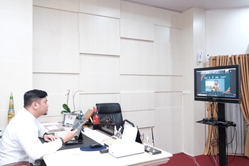 Bupati Gowa, Adnan Purichta Ichsan, Mengikuti Kegiatan Setahun BRINteraksi (Kick Off BRIDA and Talk Show BRIN) Secara Virtual, diruang kerjanya, Rabu 20 April 2022.