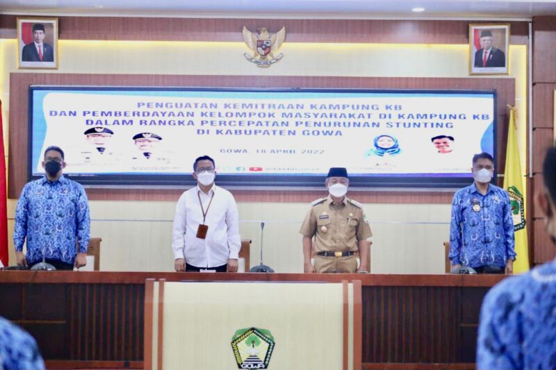 Wakil Bupati Gowa, H. Abd Rauf Malaganni, Menghadiri Sekaligus Membuka Pertemuan Penguatan Kemitraan Kampung KB dan Pemberdayaan Kelompok Masyarakat, di Baruga Karaeng Galesong, Kantor Bupati Gowa, Senin 18 April 2022.
