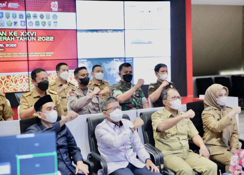 Wali Kota Makassar, Ir. Moh. Ramdhan Pomanto Bersama Wakil Wali Kota Makassar dan Forkopimda, Mengikuti Peringatan Hari Otonomi Daerah ke XXVI, di War Room Lantai 10 Menara Balai Kota Makassar, Senin 25 April 2022.