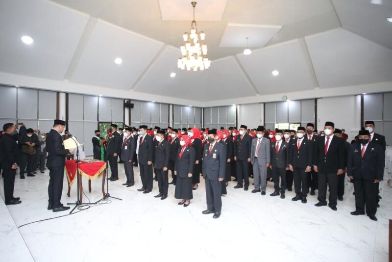 Bupati Gowa, Adnan Purichta Ichsan, Melantik 58 Pejabat Pemkab Gowa, di Baruga Tinggimae, Rujab Bupati Gowa, Kamis 28 April 2022.