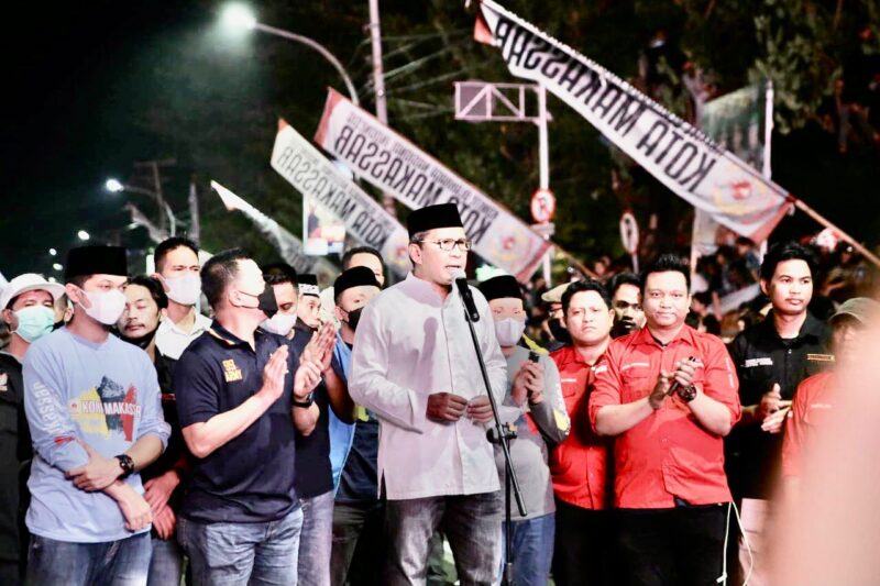 Wali Kota Makassar, Ir. Moh. Ramdhan Pomanto, Menyaksikan Final Lantang Bangngia Run Race (LBRC) 2022, di Anjungan Pantai Losari, Kamis 28 April 2022.