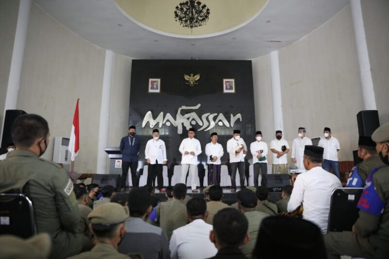 Wali Kota Makassar, Ir. Moh. Ramdhan Pomanto, Mengumpulkan Satpol PP Kota Makassar, di Baruga Anging Mammiri, Rujab Wali Kota Makassar, Minggu 17 April 2022.