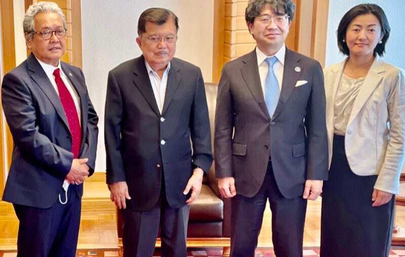 Dr. Sunami bersama  Dr. Akiko Horiba  dari The  Sasakawa Peace Foundation Jepang, menemui M. Jusuf Kalla di Hotel Imperial Tokyo, Rabu 11 Mei 2022. 
Kedua penggiat perdamaian ini, datang  meminta saran dan pikiran  serta pengalaman Jusuf Kalla yang selama ini dikenal sebagai salah satu tokoh  yang aktif mempromosikan perdamaian di Asia.  