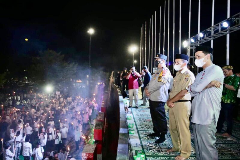 Wali Kota Makassar, Ir. Moh. Ramdhan Pomanto, Membuka Gema Takbir Ramadhan 2022, di Anjungan Pantai Losari, Minggu 1 Mei 2022.