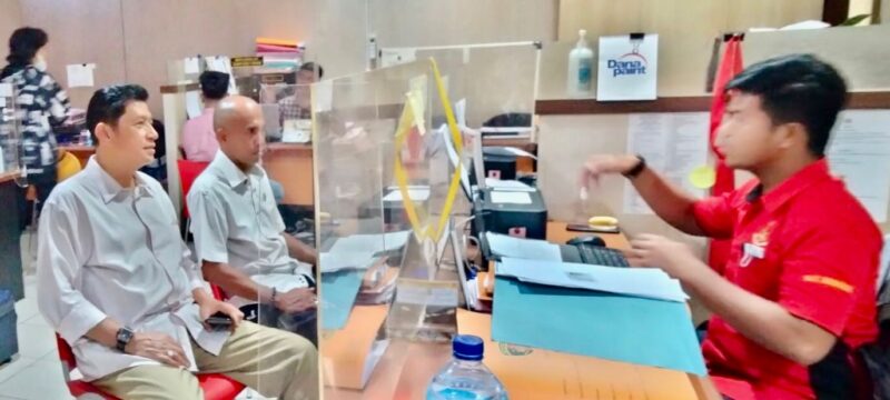 Ketua PWI Pusat Bidang Organisasi Zulkifli Gani Ottoh didampingi penasihat hukum DR Amir SH, MH, saat memberikan 
keterangan tentang pelaporan dugaan pelanggaran UU ITE oleh Andi Tonra Mahie, laporan diterima oleh petugas kepolisian dari Polrestabes Makassar Sulsel Kamis 12 Mei 2022.