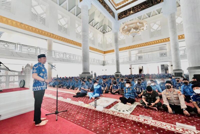 Bupati Gowa, Adnan Purichta Ichsan, Menghadiri Halal Bi Halal, di Masjid Agung Syekh Yusuf, Kabupaten Gowa, Jum'at 13 Mei 2022.