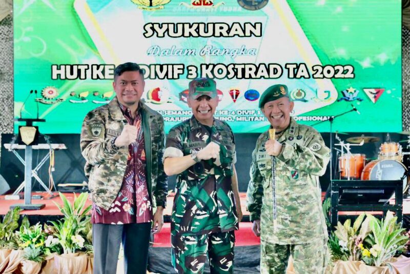 Bupati Gowa, Adnan Purichta Ichsan, Menghadiri Syukuran Hari Ulang Tahun (HUT) ke 4 Divisi Infanteri 3 Kostrad, di Markas Divif 3 Kostrad, Pakatto, Kabupaten Gowa, Sabtu 14 Mei 2022.