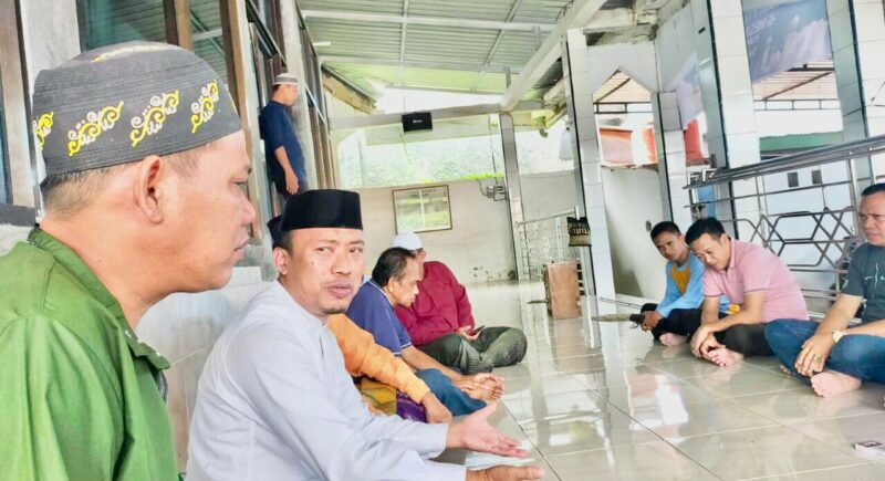 Dinas Penanaman Modal, Pelayanan Terpadu Satu Pintu (DPM-PTSP) Melakukan sosialisasi pelayanan perizinan di Masjid Nurul Muhlisin Kompleks Pasar Sentral Sinjai, Jumat 13 Mei 2022.