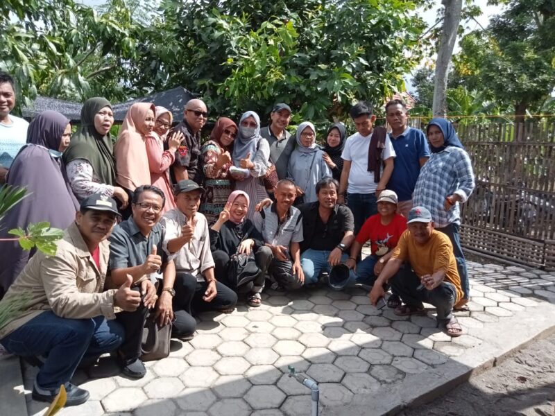 Alumni SMPN 2 Pinrang angkatan 85 Berpose bersama