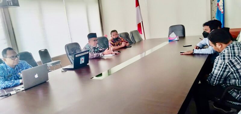 Sekretaris Dinas Pendidikan Provinsi Sulsel, Drs. Harpansa, MM, Melaksanakan Rapat Persiapan Penerimaan Peserta Didik Baru (PPDB) SMA/SMK Tahun 2022, di Kantor Disdik Sulsel, Jalan Perintis Kemerdekaan KM 10 Tamalanrea, Kota Makassar, Jum'at 20 Mei 2022.