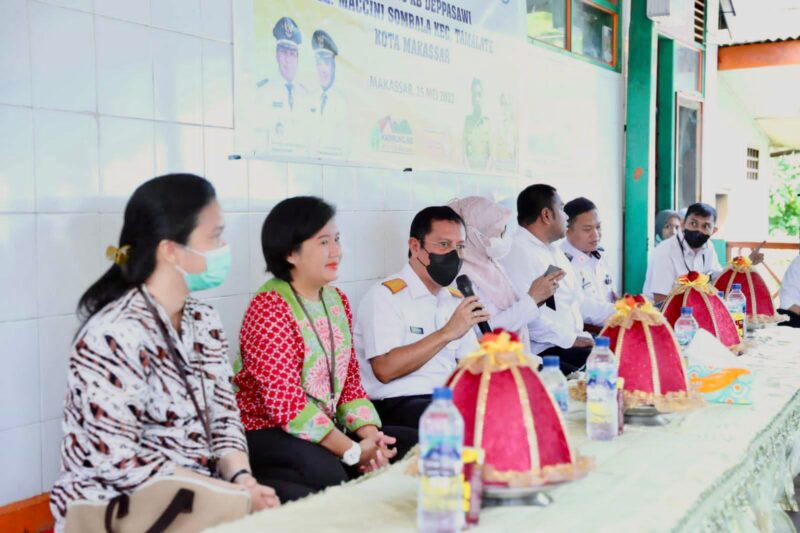 Sekretaris Daerah (Sekda) Kota Makassar, Ir. Muh. Ansar, Menerima Kunjungan Tim Verifikasi Lapangan Kampung KB, di Baruga Amelia, Kelurahan Maccini Sombala, Kecamatan Tamalate, Kota Makassar, Rabu 25 Mei 2022.