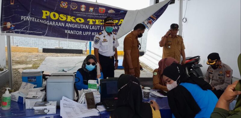 Wakil Kepala Kepolisian Resort Wajo (Wakapolres) memantau arus balik di Pelabuhan BangsalaE Siwa Kabupaten Wajo Sulawesi Selatan.