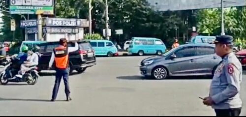Dinas Perhubungan (Dishub) Kota Makassar, Mengatur Arus Lalu Lintas, di Pertigaan Jalan Metro Tanjung Bunga dan Pertigaan Jalan Sultan Alauddin dan Pettarani, Senin 6 Juni 2022.