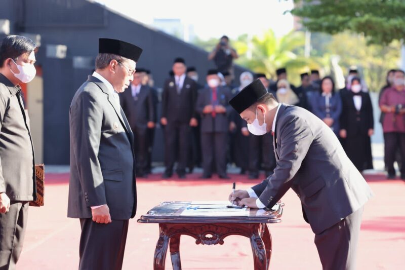 Wali Kota Makassar, Ir. Moh. Ramdhan Pomanto, Melantik Pejabat Pimpinan Tinggi Pratama dan Administrasi Lingkup Pemkot Makassar, di Anjungan City of Makassar, Kamis 2 Juni 2022.