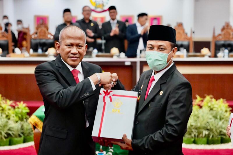 Gubernur Sulawesi Selatan, Andi Sudirman Sulaiman, Menghadiri Rapat Paripurna Dalam Rangka Penyerahan LHP LKPD Tahun 202, di Kantor DPRD Provinsi Sulsel, Jum'at 10 Juni 2022.