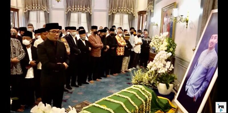 Ridwan Kamil pimpin Sholat Jenazah Eril di Gedung Pakuan.