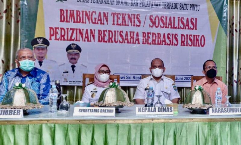 Sekretaris Daerah (Sekda) Kabupaten Gowa, Kamsina, Menghadiri Bimbingan Teknis Sosialisasi Perizinan Berusaha Berbasis Risiko, Rabu 15 Juni 2022.