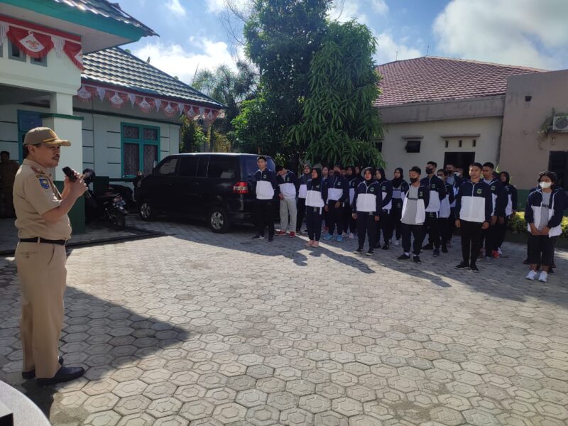 Kepala Dinas Pariwisata,Pemuda dan Olahraga A.Suyuti secara resmi melepas kontingen Popda Kabupaten Pinrang yang berjumlah 60 orang atlet dari 7 cabang olahraga yang berbeda.