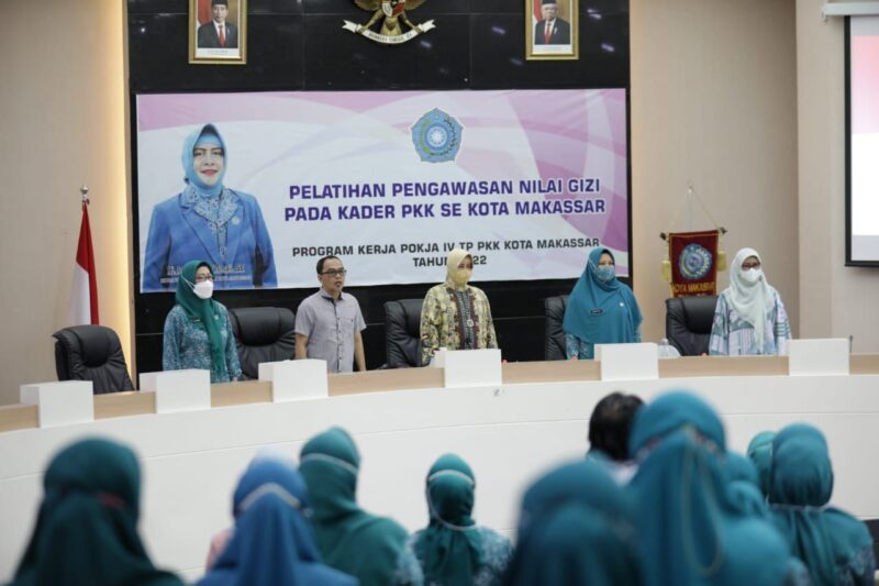 Ketua TP PKK Kota Makassar, Indira Jusuf Ismail, Membuka Secara Langsung Pelatihan Pengawasan Nilai Gizi, yang diikuti Kader PKK se-Kota Makassar, di Ruang Sipakatau, Kantor Balai Kota, Jum'at 24 Juni 2022.