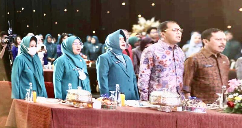 Wali Kota Makassar, Ir. Moh. Ramdhan Pomanto, Menghadiri Kegiatan Hari Kesatuan Gerak (HKG) PKK Kota Makassar yang ke-50, di Upperhills, Jalan Metro Tanjung Bunga, Kota Makassar, Kamis 30 Juni 2022.