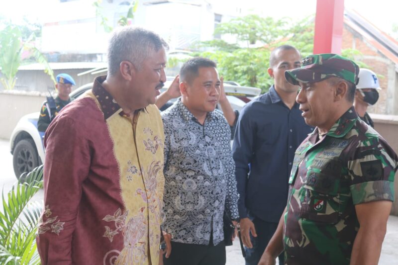 Bupati Pinrang didampingi Dandim 1404  sambut pangdam XIV Hasanuddin