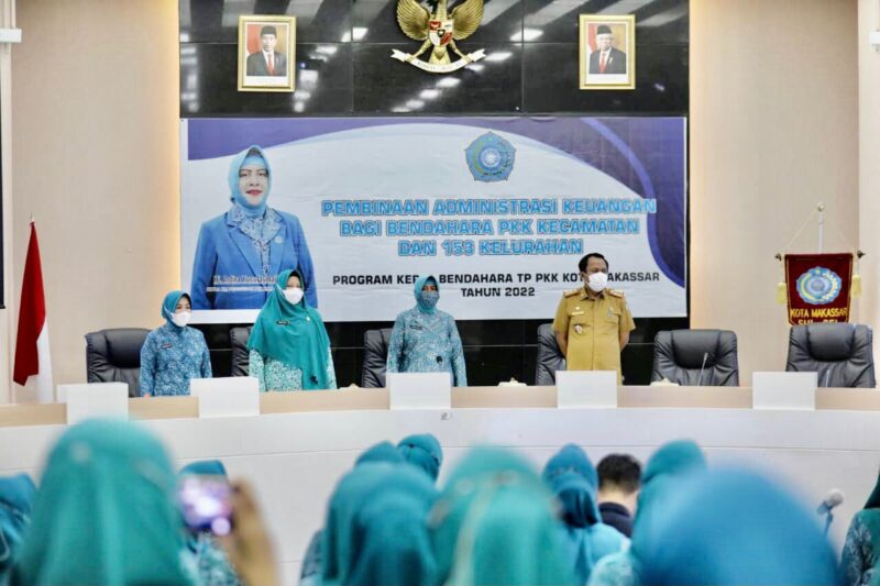 Ketua TP-PKK Kota Makassar Sulawesi Selatan, Indira Jusuf Ismail, Menghadiri Pembinaan Administrasi Keuangan, di Ruang Sipakatau, Kantor Balai Kota Makassar, Jalan Ahmad Yani, Senin 4 Juli 2022.
