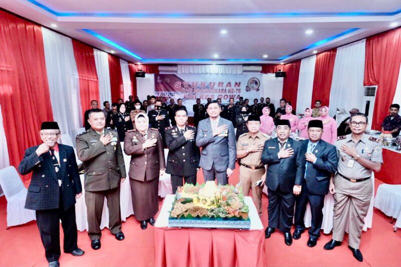 Bupati Gowa, Adnan Purichta Ichsan, Menghadiri Hari Ulang Tahun (HUT) Bhayangkara ke-76 Tahun, di Mapolres Gowa, Selasa 5 Juli 2022.