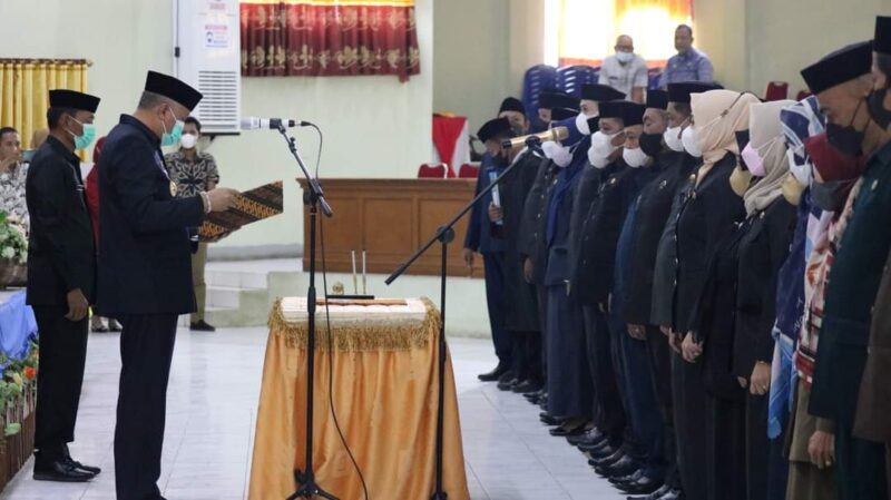 Bupati Pinrang melantik dan mengambil sumpah 56 Pejabat administrator dan pengawas lingkup Pemkab Pinrang