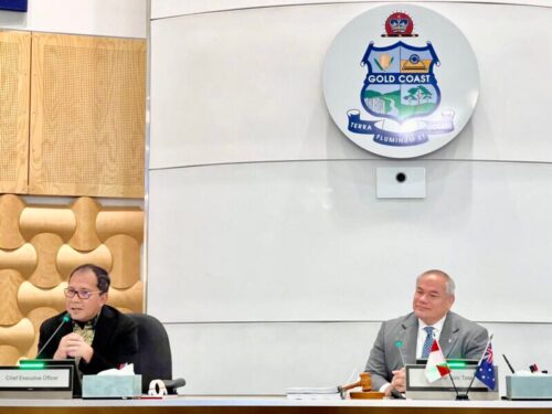 Wali Kota Makassar, Ir. Moh. Ramdhan Pomanto, Bersama dengan Wali Kota Gold Coast, Tom Tate, Melaksanakan Pertemuan di Counsul Chambers City of Gold Coast, Australia, Senin 11 Juli 2022.