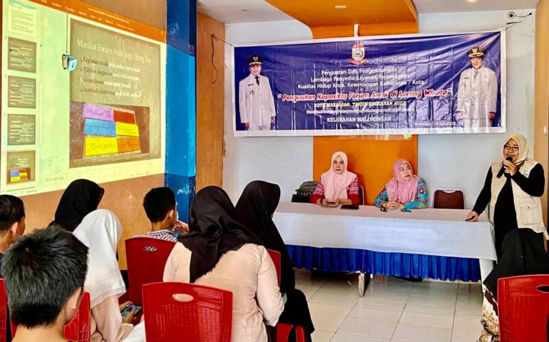 Kepala Bidang (Kabid) Dinas Pemberdayaan Perempuan dan Perlindungan Anak (DP3A) Kota Makassar, Amirai, Menghadiri Pembentukan Forum Anak Makassar (FAM), di Kelurahan Malimongan, Kamis 14 Juli 2022.